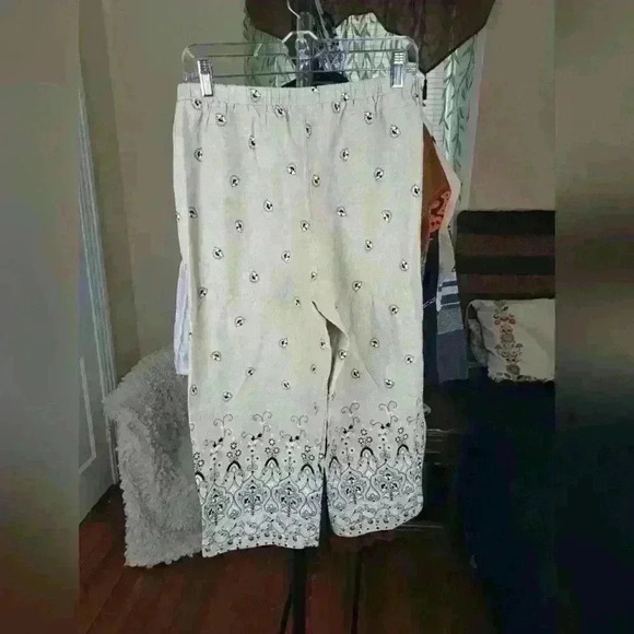 Briggs New York Comfort Waist Women Light Gray Summer Pants Size M/P - Picture 3 of 10